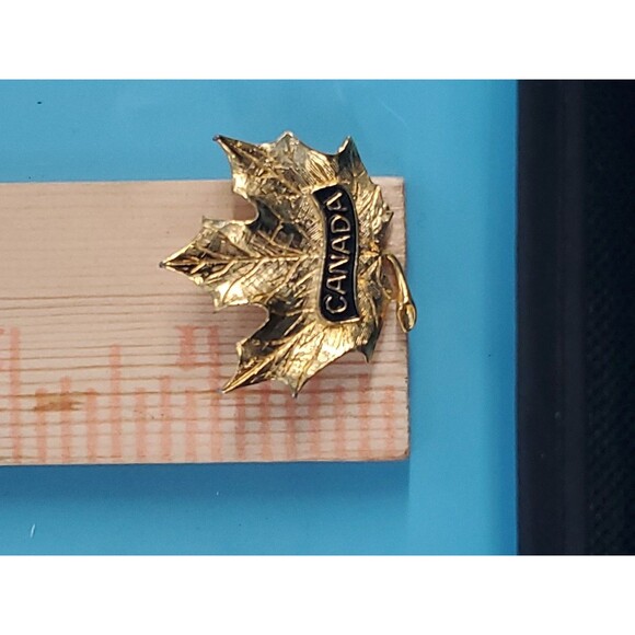 Gold Tone Canada Lapel Pin  Maple Leaf Brooch - Picture 5 of 5